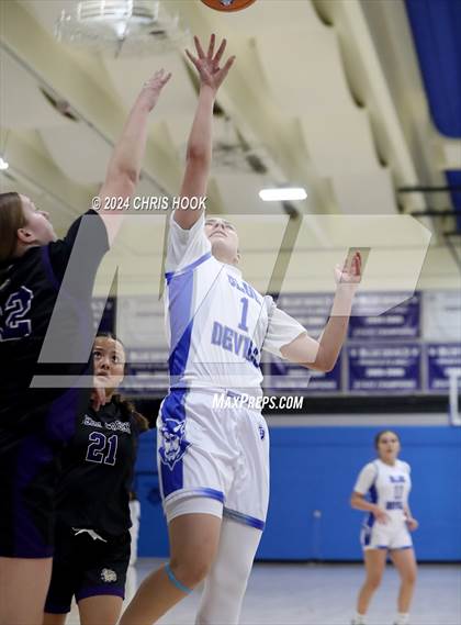 Thumbnail 3 in Queen Creek vs Sunnyside (Inferno Invitational) photogallery.