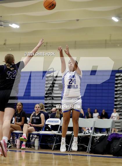 Thumbnail 3 in Queen Creek vs Sunnyside (Inferno Invitational) photogallery.