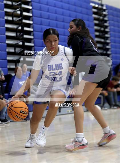 Thumbnail 3 in Queen Creek vs Sunnyside (Inferno Invitational) photogallery.