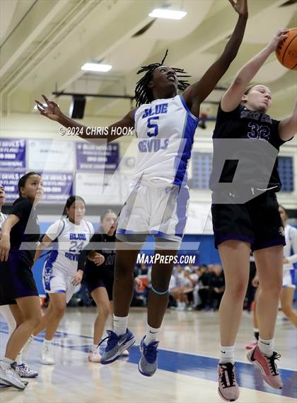 Thumbnail 3 in Queen Creek vs Sunnyside (Inferno Invitational) photogallery.