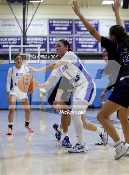 Thumbnail 3 in Queen Creek vs Sunnyside (Inferno Invitational) photogallery.