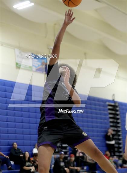 Thumbnail 1 in Queen Creek vs Sunnyside (Inferno Invitational) photogallery.
