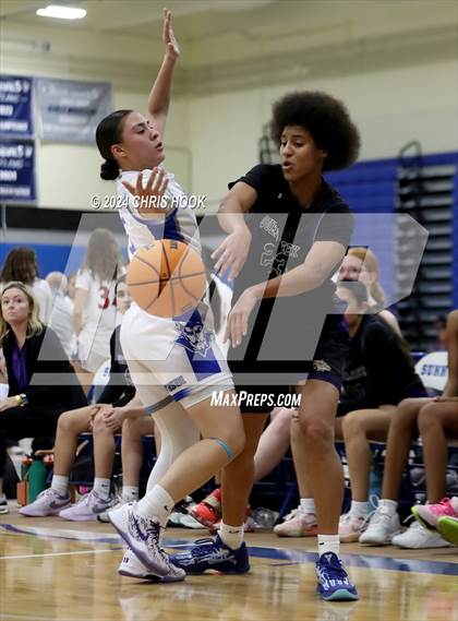 Thumbnail 2 in Queen Creek vs Sunnyside (Inferno Invitational) photogallery.