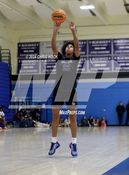 Thumbnail 3 in Queen Creek vs Sunnyside (Inferno Invitational) photogallery.