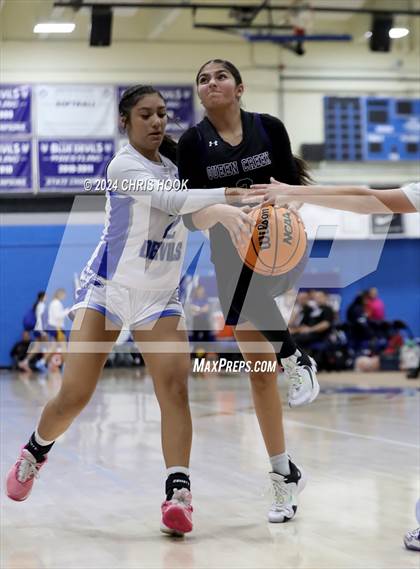 Thumbnail 2 in Queen Creek vs Sunnyside (Inferno Invitational) photogallery.