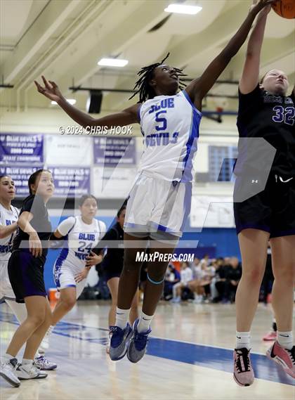 Thumbnail 2 in Queen Creek vs Sunnyside (Inferno Invitational) photogallery.