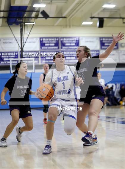 Thumbnail 2 in Queen Creek vs Sunnyside (Inferno Invitational) photogallery.