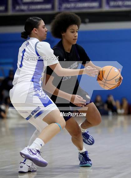 Thumbnail 2 in Queen Creek vs Sunnyside (Inferno Invitational) photogallery.