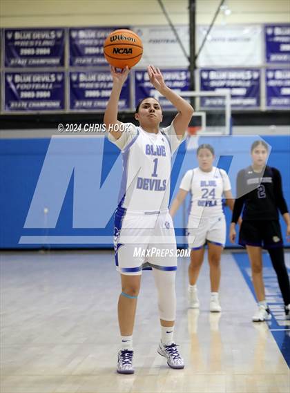 Thumbnail 3 in Queen Creek vs Sunnyside (Inferno Invitational) photogallery.