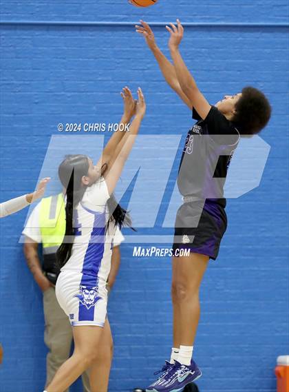 Thumbnail 1 in Queen Creek vs Sunnyside (Inferno Invitational) photogallery.