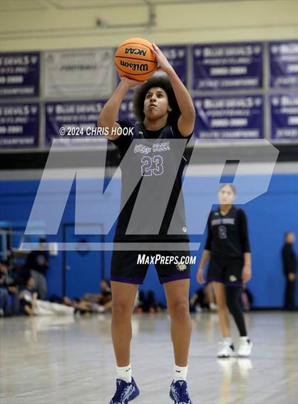 Thumbnail 2 in Queen Creek vs Sunnyside (Inferno Invitational) photogallery.