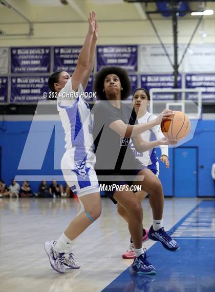 Thumbnail 3 in Queen Creek vs Sunnyside (Inferno Invitational) photogallery.