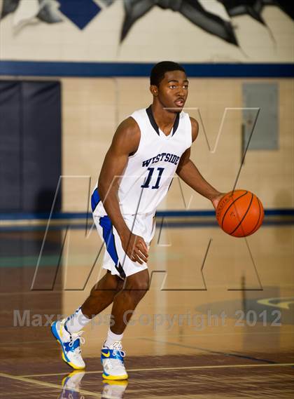 Thumbnail 3 in Clark (San Antonio) vs Westside (Houston) (McDonald's Texas Invitational) photogallery.