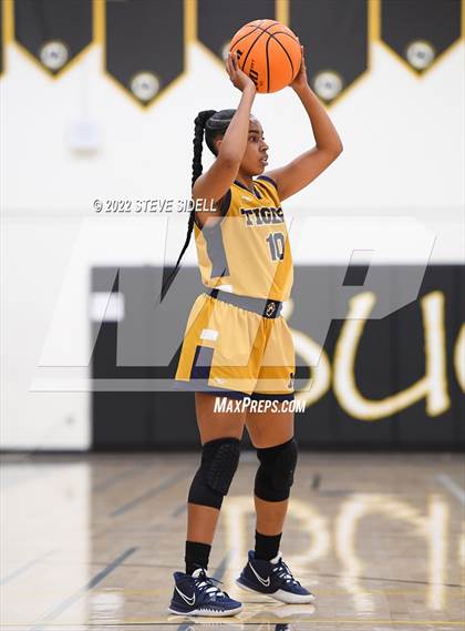 Thumbnail 3 in Morse vs. Maranatha Christian photogallery.