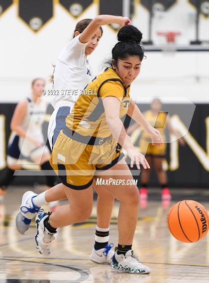 Thumbnail 1 in Morse vs. Maranatha Christian photogallery.