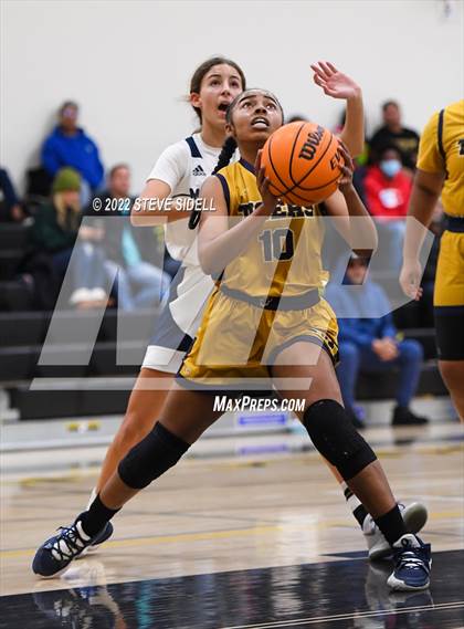 Thumbnail 3 in Morse vs. Maranatha Christian photogallery.