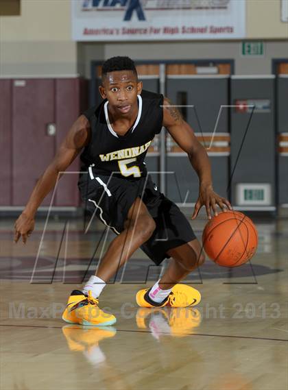 Thumbnail 3 in Wenonah vs. Long Beach Poly (MaxPreps Holiday Classic) photogallery.