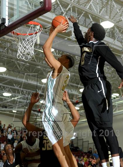 Thumbnail 2 in Wenonah vs. Long Beach Poly (MaxPreps Holiday Classic) photogallery.
