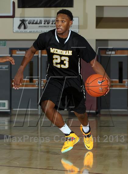 Thumbnail 2 in Wenonah vs. Long Beach Poly (MaxPreps Holiday Classic) photogallery.