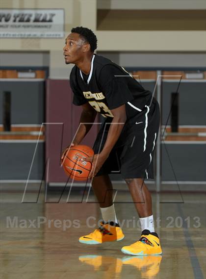 Thumbnail 1 in Wenonah vs. Long Beach Poly (MaxPreps Holiday Classic) photogallery.