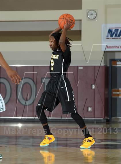 Thumbnail 3 in Wenonah vs. Long Beach Poly (MaxPreps Holiday Classic) photogallery.