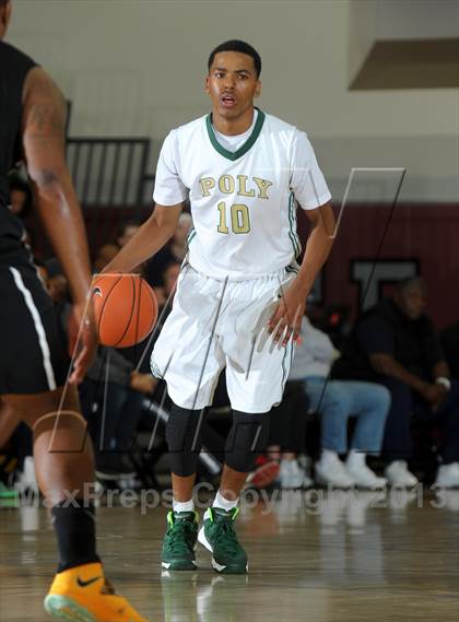 Thumbnail 2 in Wenonah vs. Long Beach Poly (MaxPreps Holiday Classic) photogallery.