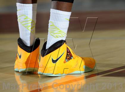 Thumbnail 2 in Wenonah vs. Long Beach Poly (MaxPreps Holiday Classic) photogallery.