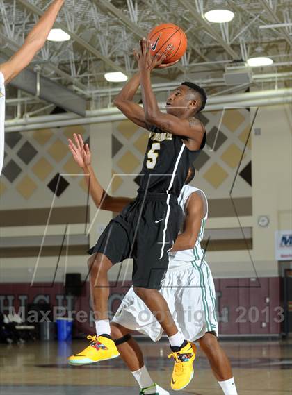 Thumbnail 2 in Wenonah vs. Long Beach Poly (MaxPreps Holiday Classic) photogallery.