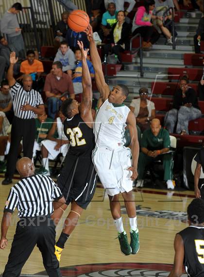 Thumbnail 2 in Wenonah vs. Long Beach Poly (MaxPreps Holiday Classic) photogallery.