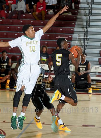 Thumbnail 2 in Wenonah vs. Long Beach Poly (MaxPreps Holiday Classic) photogallery.