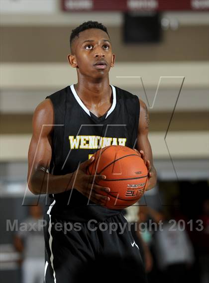 Thumbnail 2 in Wenonah vs. Long Beach Poly (MaxPreps Holiday Classic) photogallery.