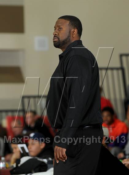 Thumbnail 3 in Wenonah vs. Long Beach Poly (MaxPreps Holiday Classic) photogallery.