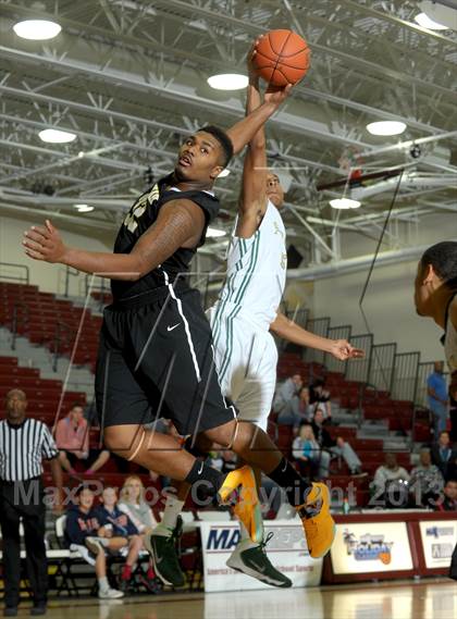 Thumbnail 3 in Wenonah vs. Long Beach Poly (MaxPreps Holiday Classic) photogallery.