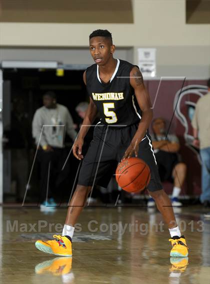 Thumbnail 2 in Wenonah vs. Long Beach Poly (MaxPreps Holiday Classic) photogallery.