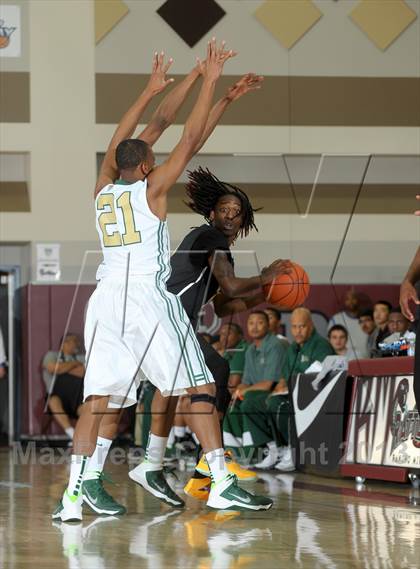 Thumbnail 3 in Wenonah vs. Long Beach Poly (MaxPreps Holiday Classic) photogallery.