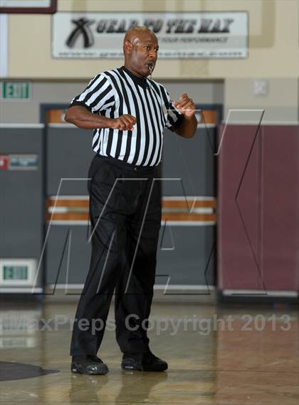 Thumbnail 3 in Wenonah vs. Long Beach Poly (MaxPreps Holiday Classic) photogallery.