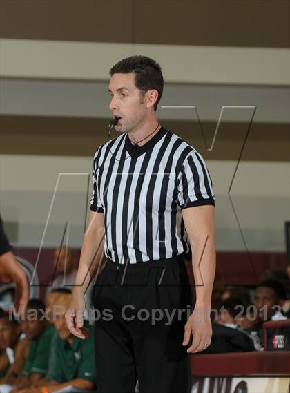 Thumbnail 2 in Wenonah vs. Long Beach Poly (MaxPreps Holiday Classic) photogallery.