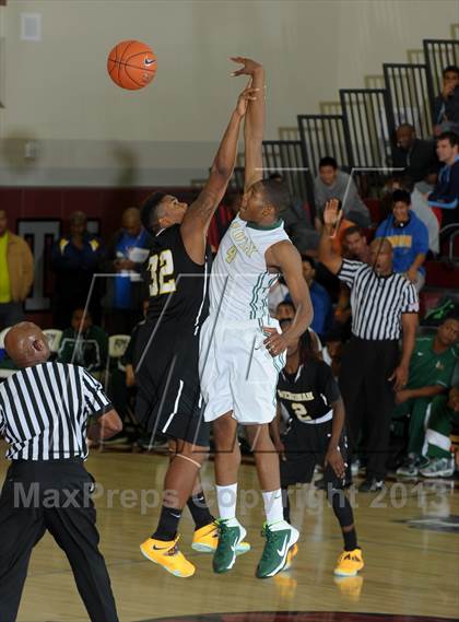 Thumbnail 1 in Wenonah vs. Long Beach Poly (MaxPreps Holiday Classic) photogallery.