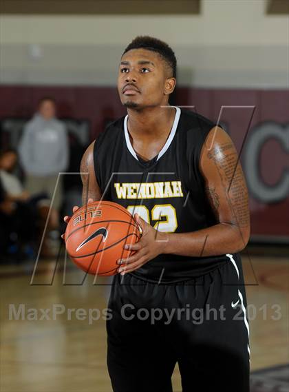 Thumbnail 2 in Wenonah vs. Long Beach Poly (MaxPreps Holiday Classic) photogallery.
