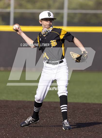 Thumbnail 1 in Bellevue vs St. Henry photogallery.