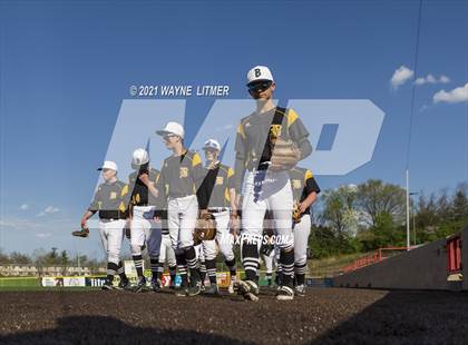 Thumbnail 2 in Bellevue vs St. Henry photogallery.