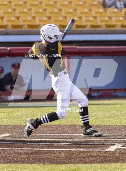 Thumbnail 3 in Bellevue vs St. Henry photogallery.