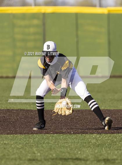 Thumbnail 2 in Bellevue vs St. Henry photogallery.