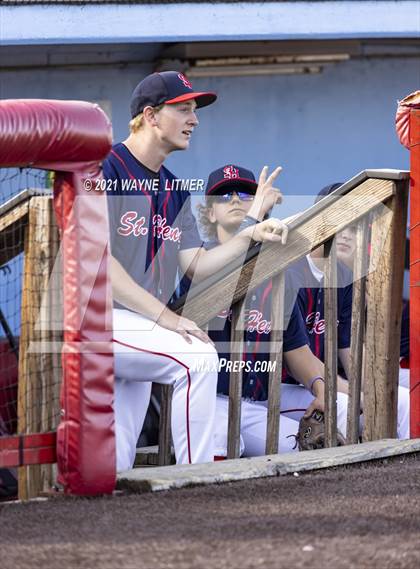 Thumbnail 2 in Bellevue vs St. Henry photogallery.