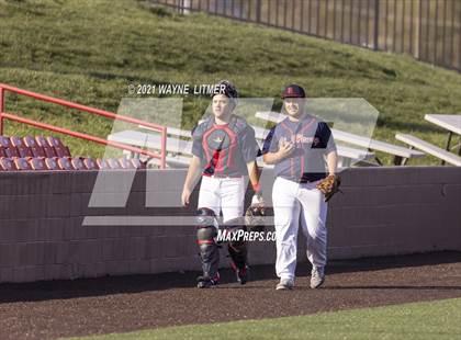 Thumbnail 1 in Bellevue vs St. Henry photogallery.