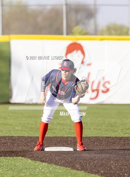 Thumbnail 2 in Bellevue vs St. Henry photogallery.