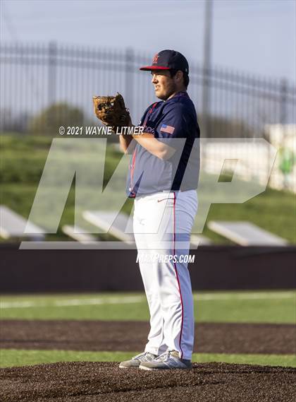 Thumbnail 2 in Bellevue vs St. Henry photogallery.