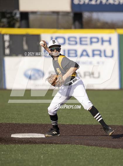 Thumbnail 3 in Bellevue vs St. Henry photogallery.