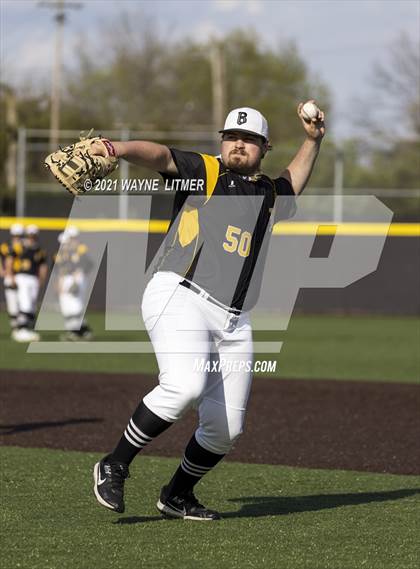 Thumbnail 2 in Bellevue vs St. Henry photogallery.