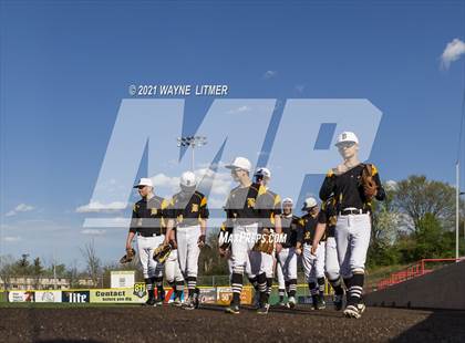 Thumbnail 3 in Bellevue vs St. Henry photogallery.